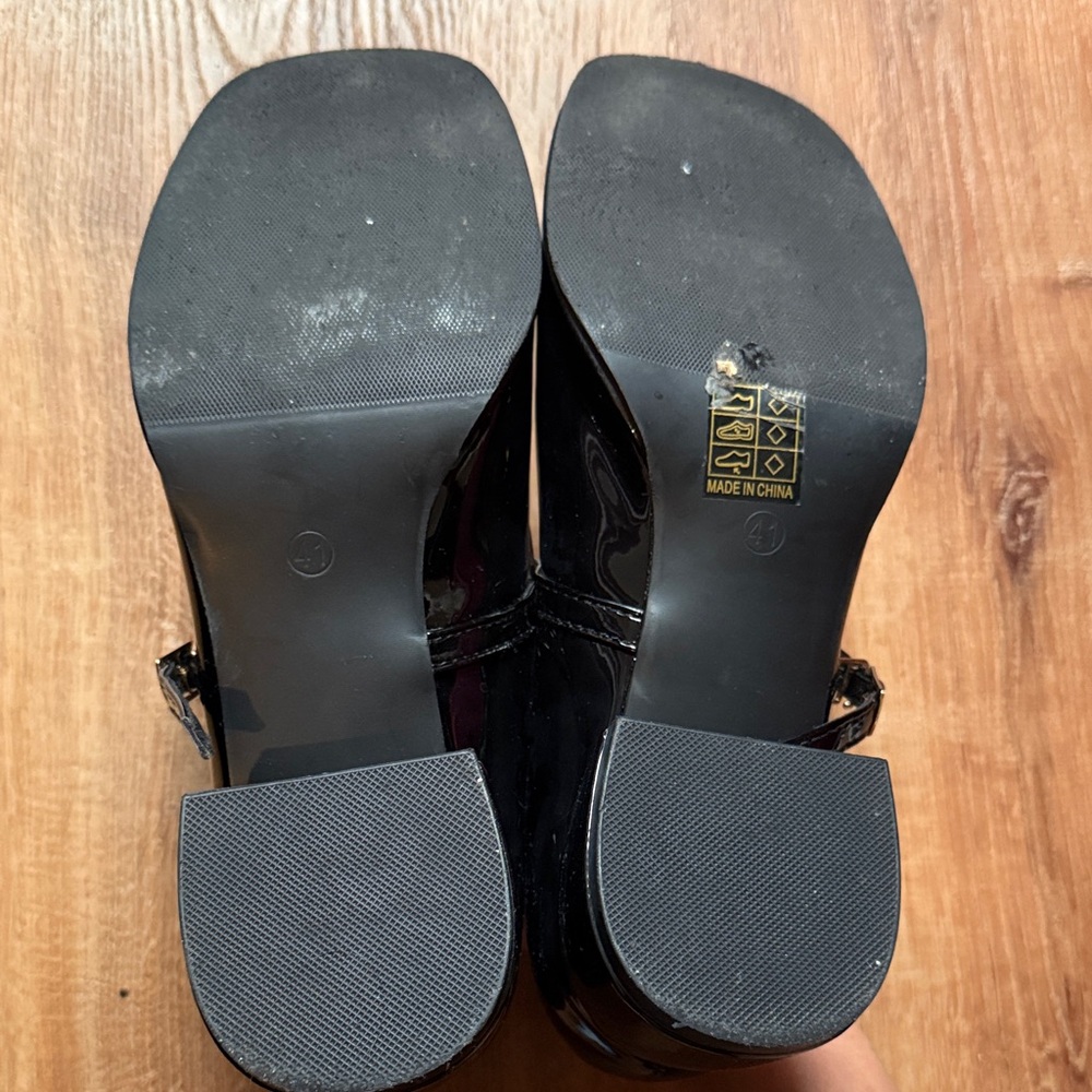 Black Mary Jane Heels - Picture 4 of 4